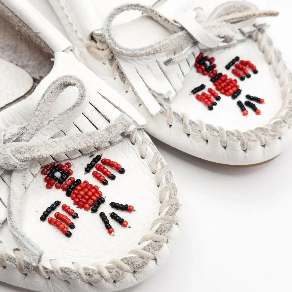 Minnetonka Moccasin Flats Size 6 Beaded Western Indie Folk White Red